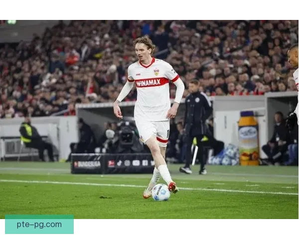 切尔西门将桑切斯频繁失误引发主力位置争议 球迷与媒体纷纷质疑